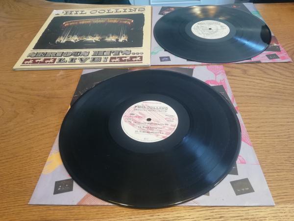Phil Collins-Serious Hits Live 1990 Wea 9031-72550-1 Deutsche Pressung VG+/VG+(Kleiner Aufkleber auf Frontcover)